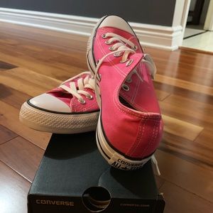 Women’s size 8.5 Pink Converse